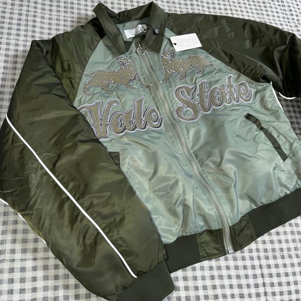 (L) Vale Forever 재규어 바시티 봄버 자켓 올리브