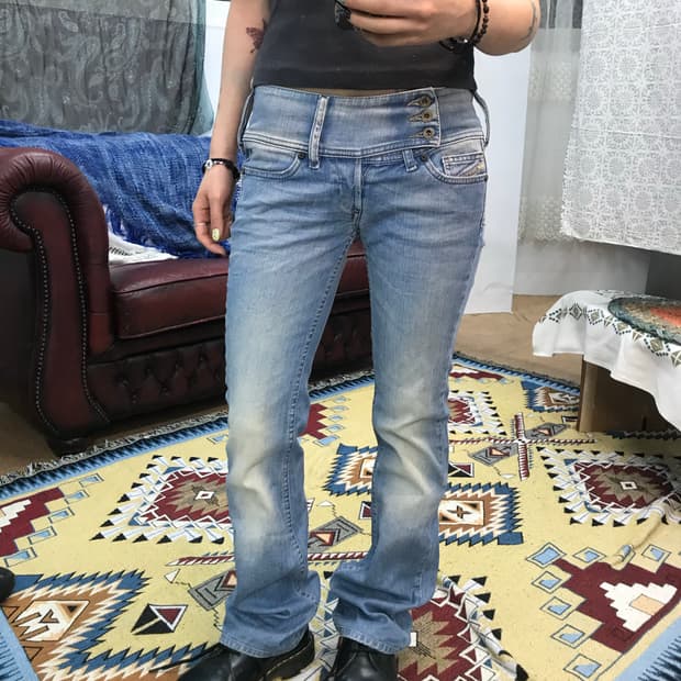 디젤 CHEROCK 로우라이즈 부츠컷 데님팬츠 