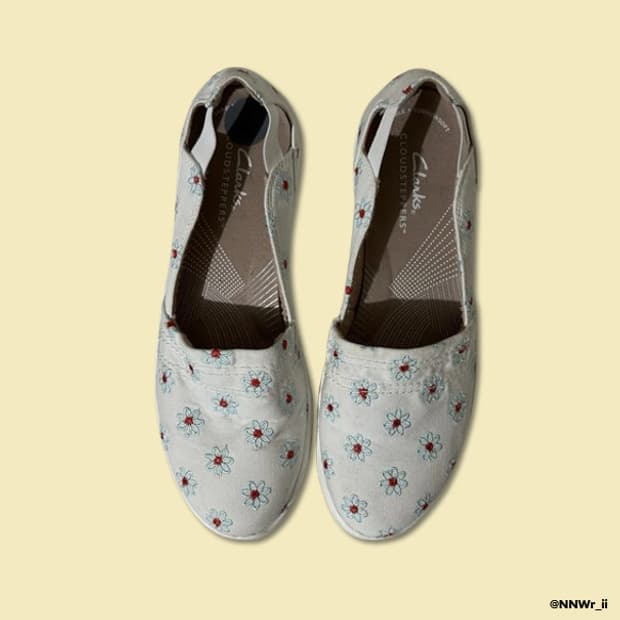 CLARKS MARY JANE FLOWER