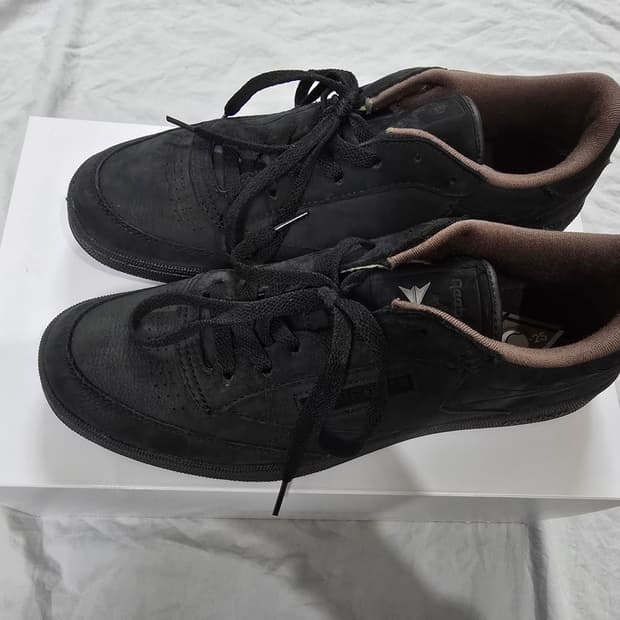 리복 클럽C 85 스웨이드 40th 워시드 블랙 300