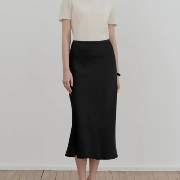 베뉴엣(비뮤즈)브릴니트 + 뮤 스커트 블랙 S