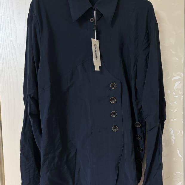 미스치프 CURVED PLACKET SHIRT_NAVY