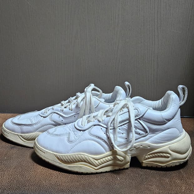 아디다스 흰색 운동화 (us7)