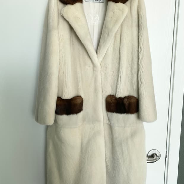 근화모피코트 크림색