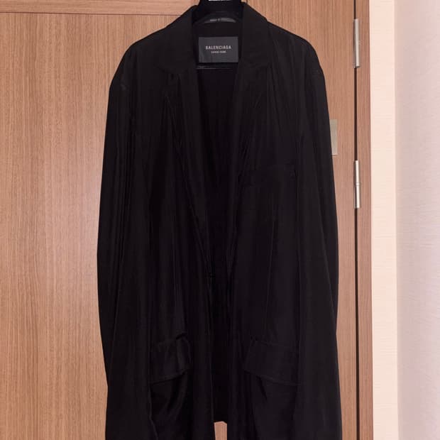 발렌시아가 가드로브 플루이드 블레이저