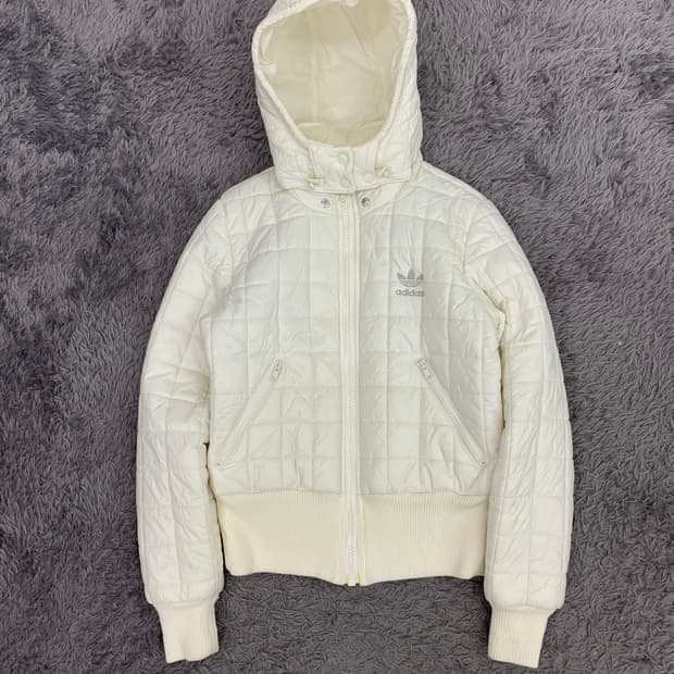 아디다스 와투케 화이트실버 크롭 패디드 다운자켓