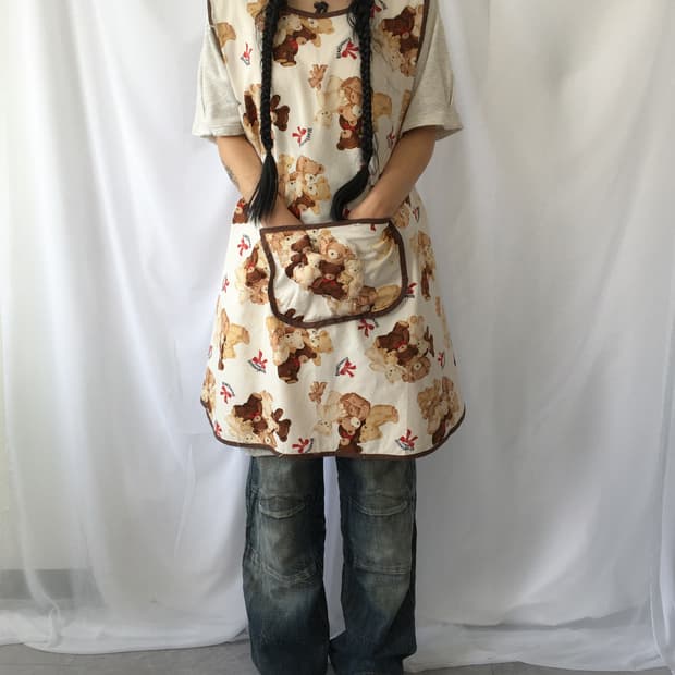 Bear pattern apron