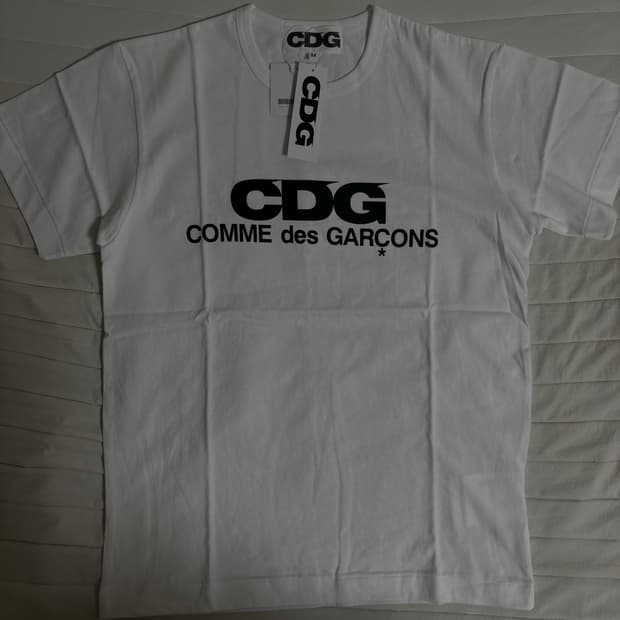 꼼데가르송 CDG 반팔 화이트 새상품