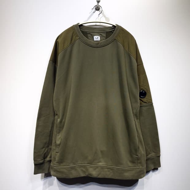 씨피컴퍼니(CP Company)렌즈 와펜 맨투맨