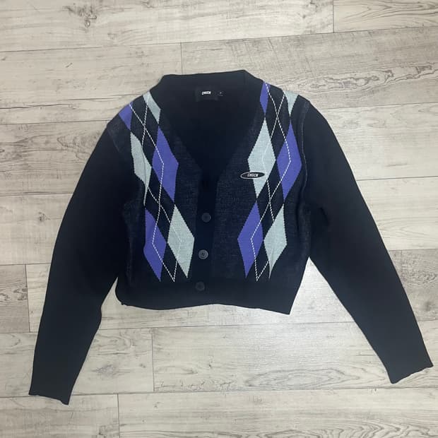 척(chuck) 아가일 크롭 니트 가디건 black