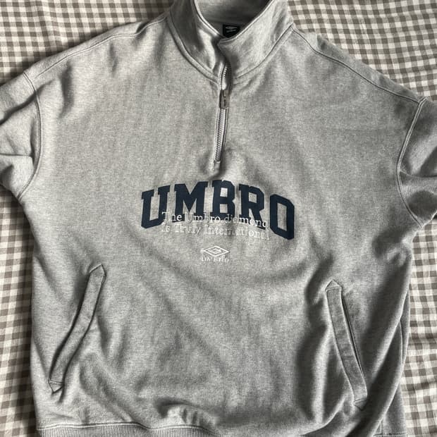 엄브로 하프 집업 맨투맨