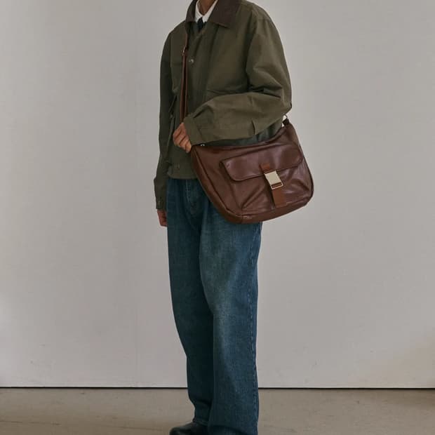 컨셉타이드 미니멀 레더 버클 호보백 브라운
