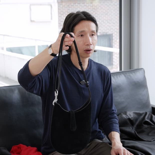 피비파일로 26ss 미니 빈 슬링백/블랙 스웨이드