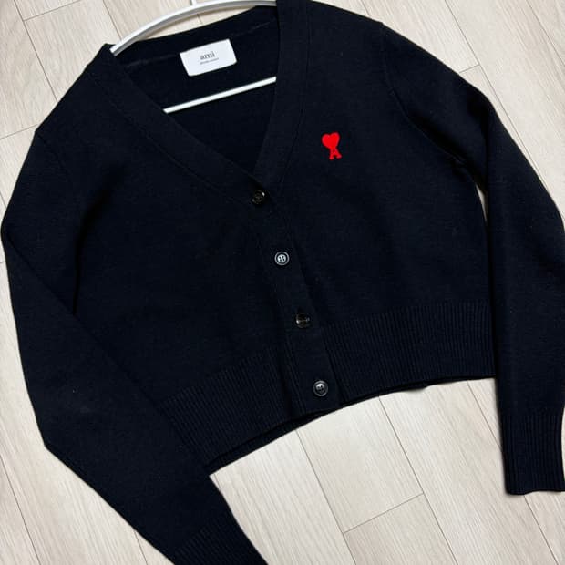 아미 스몰 하트 브이넥 가디건 블랙