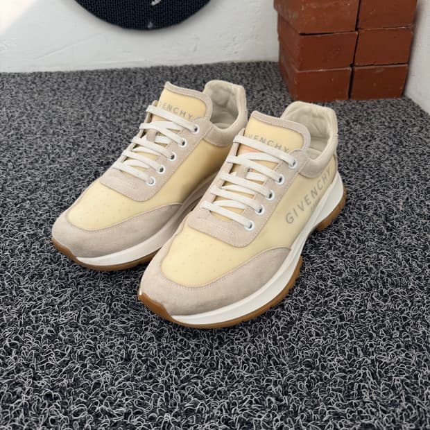 지방시(Givenchy) GIV 1 스니커즈 - 라이트 베이지 & 스웨이