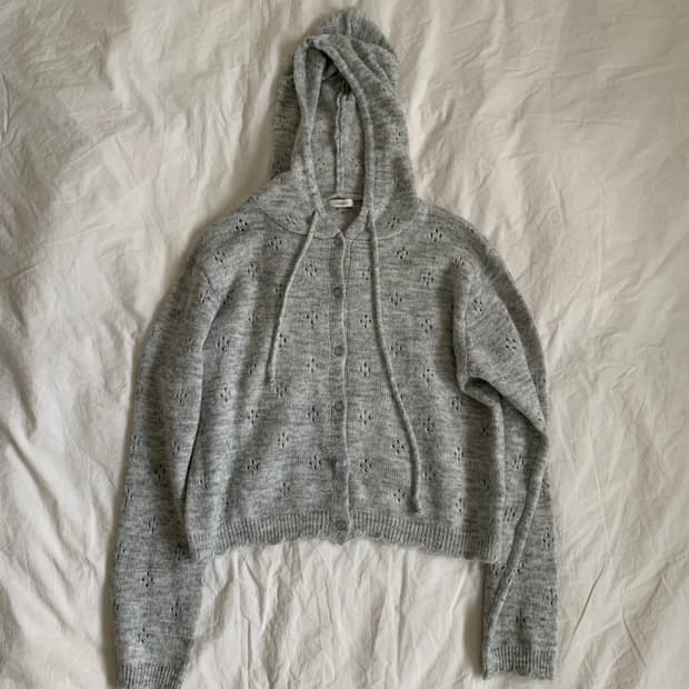 그레이 펀칭 니트 후디