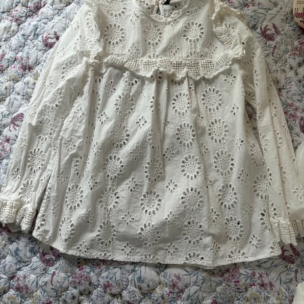 자라 화이트 아일렛블라우스 