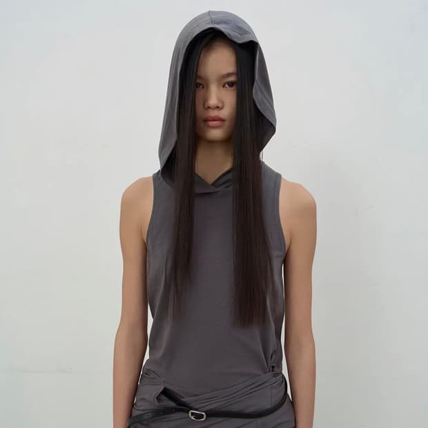 LCDC HOODED SLEEVELESS TOP