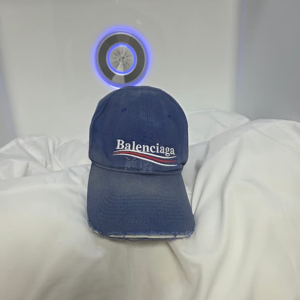 발렌시아가 폴리티컬 캡