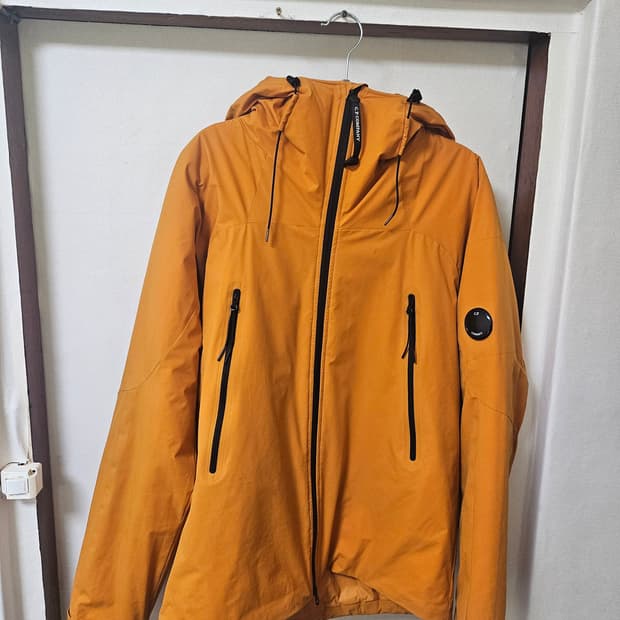 cp컴퍼니 경량패딩 50사이즈(105)