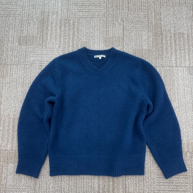 밀로 아카이브 Crop Silhouette V-Neck Knit 