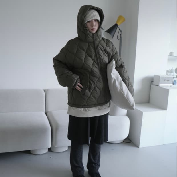 에프터먼데이 매트 퀄팅 후드 점퍼 경량패딩