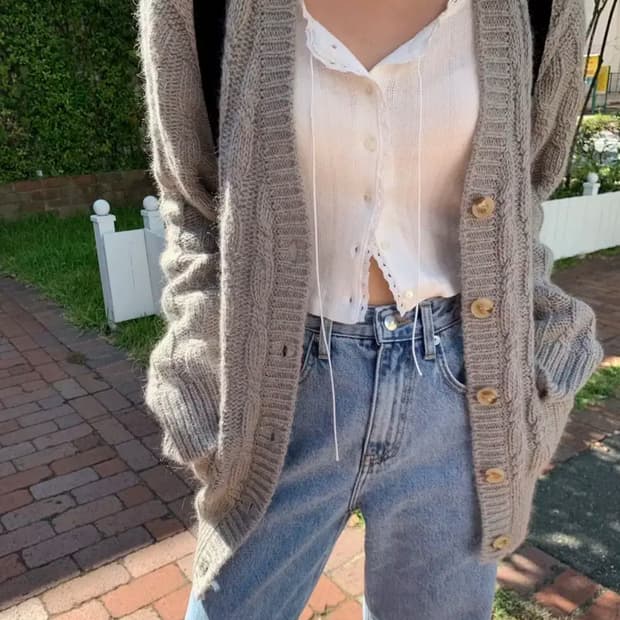 더바넷 24fw_grey granny cable knit cardigan