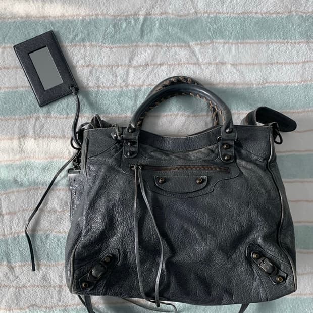 발렌시아가 클래식 시티 벨로 백