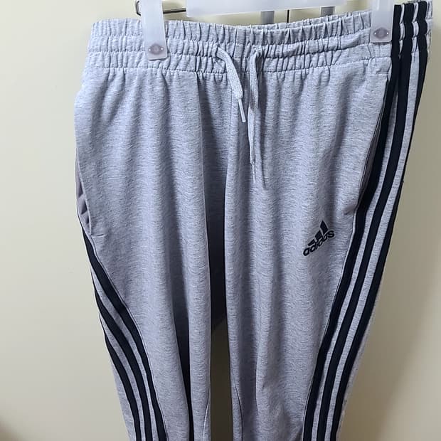 아디다스 에센셜 싱글 저지 테이퍼드 오픈햄 3S 팬츠