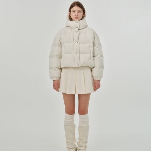 더바넷 Snowflake ivory boucle goose puffer 