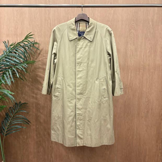 버버리 싱글 브레스티드 코트 노바 체크 안감 센터 벤트 디테일 베이지