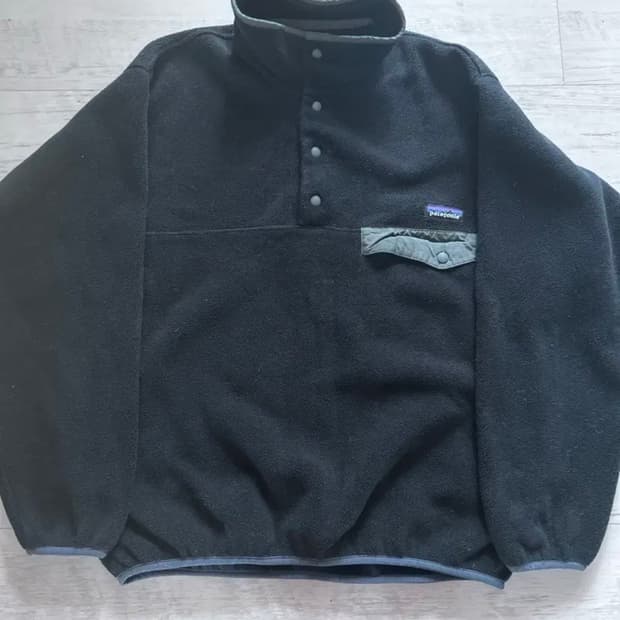 파타고니아 신칠라 플리스 스냅티 헤비웨이트 블랙 포지 M