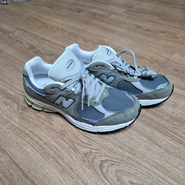 뉴발란스 2002r