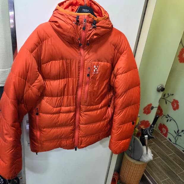 하그로프스 빌레이 우모 패딩