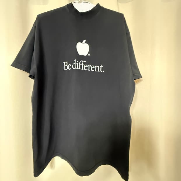 [2] 발렌시아가 애플 be diffrent 반팔 티셔츠 블랙 판매