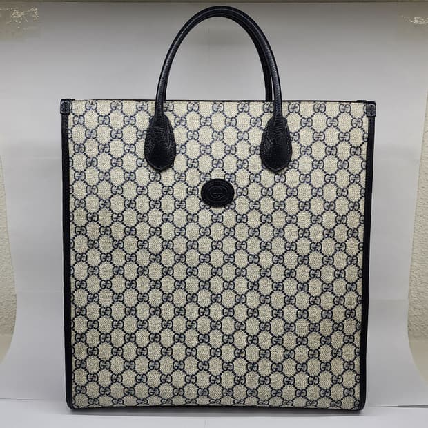 구찌 674155 인터로킹 G 미디움 토트백