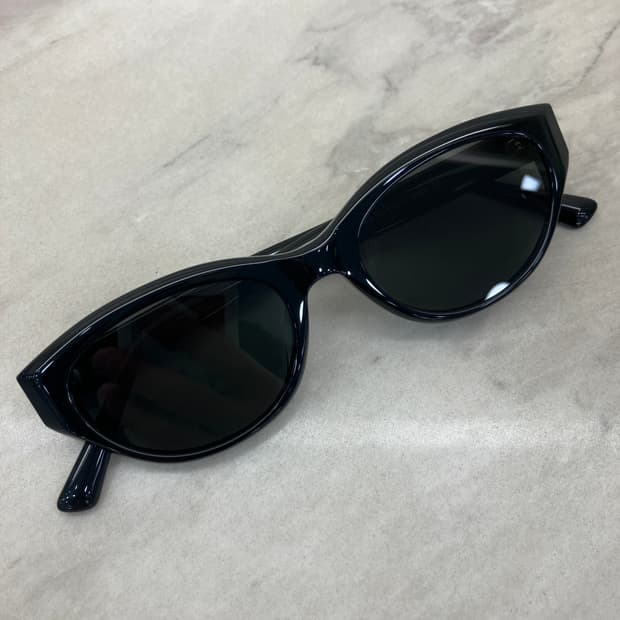 하츠 Hatz 블랙 캣아이 선글라스