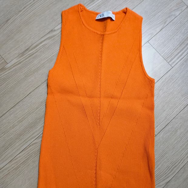 자라 오렌지 니트 슬리브리스 새상품 