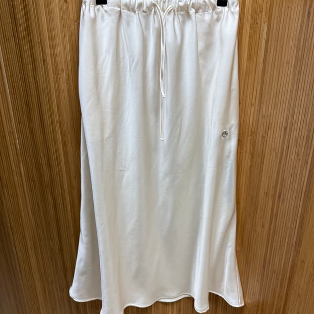 씨타 새틴 스커트 아이보리