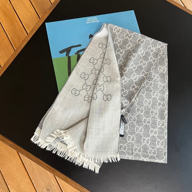 구찌 GG 자카드 울 실크 리버서블 스카프