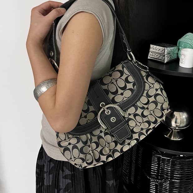 코치 COACH monogram buckle bag