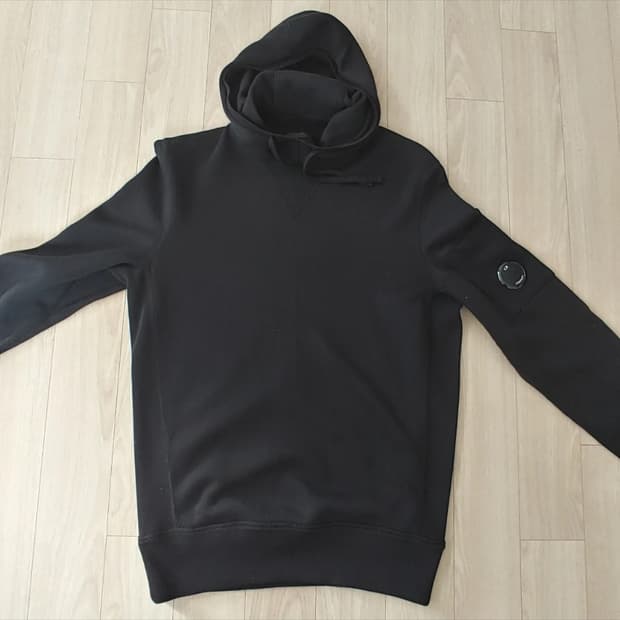 CP 컴퍼니 블랙 후드티 95