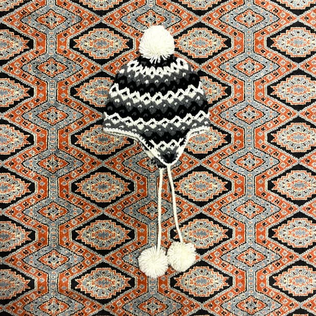 빈티지 블랙 솔방울 비니