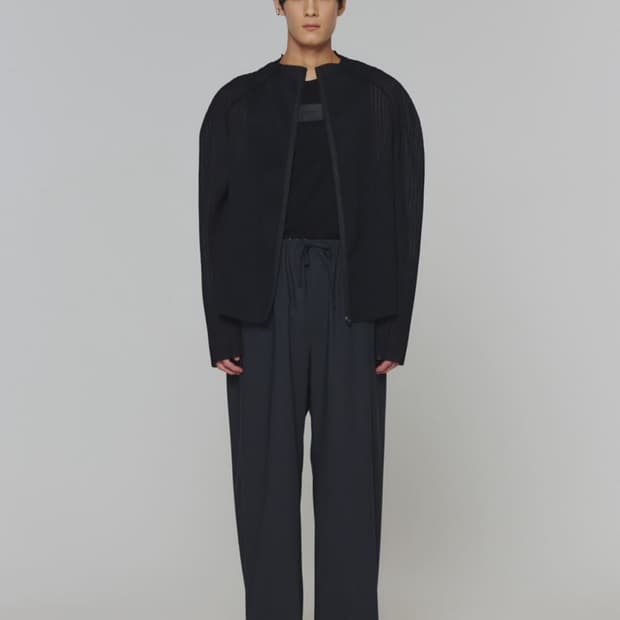 25 ss 아모멘토 플리츠 집업