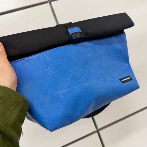 [프라이탁] 롤린 솔리드 블루 메신저백 (F253 ROLLIN)