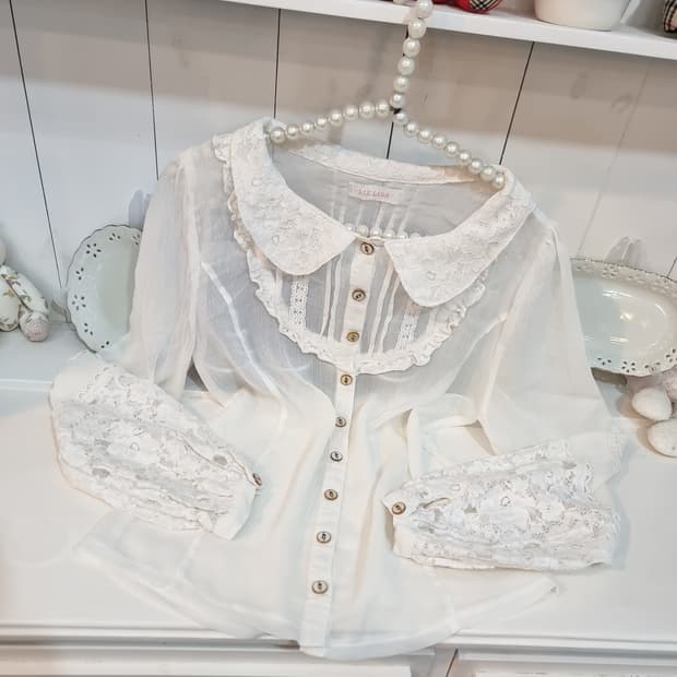 리즈리사(Liz Lisa) 시스루 레이스 빅카라 블라우스