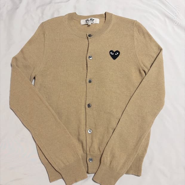 꼼데가르송 블랙 하트 가디건 베이지