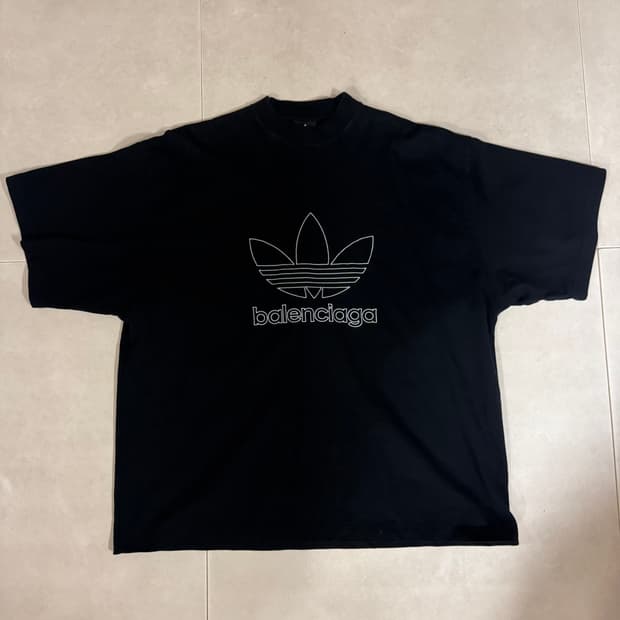 발렌시아가 x 아디다스 티셔츠