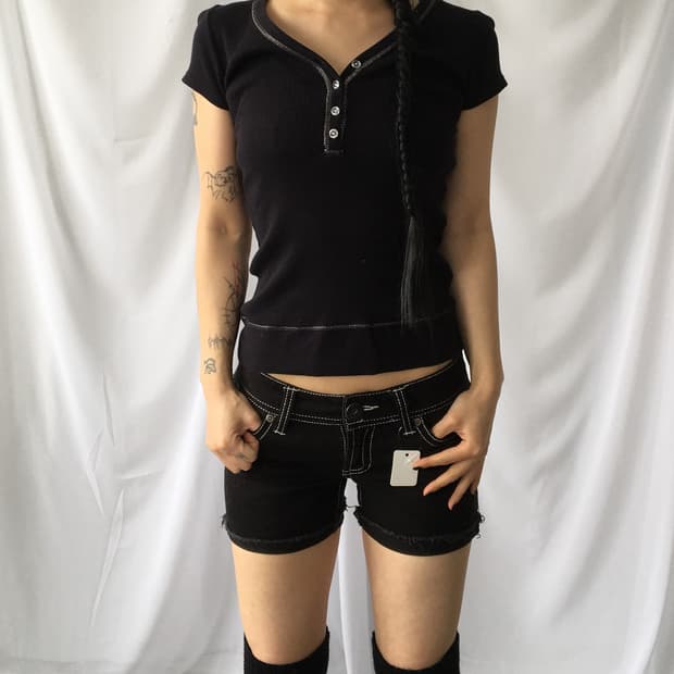 Stitch point herny neck ribbed top