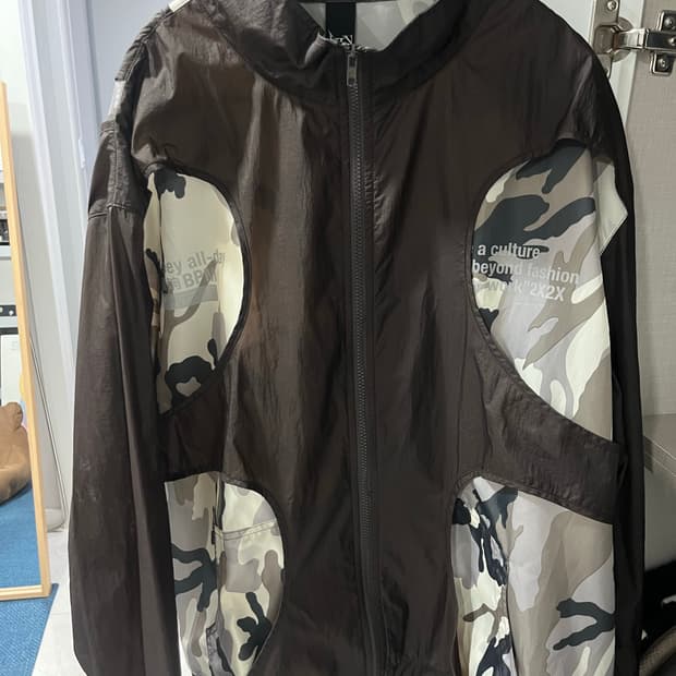 leey 카모 바람막이 판매합니다.